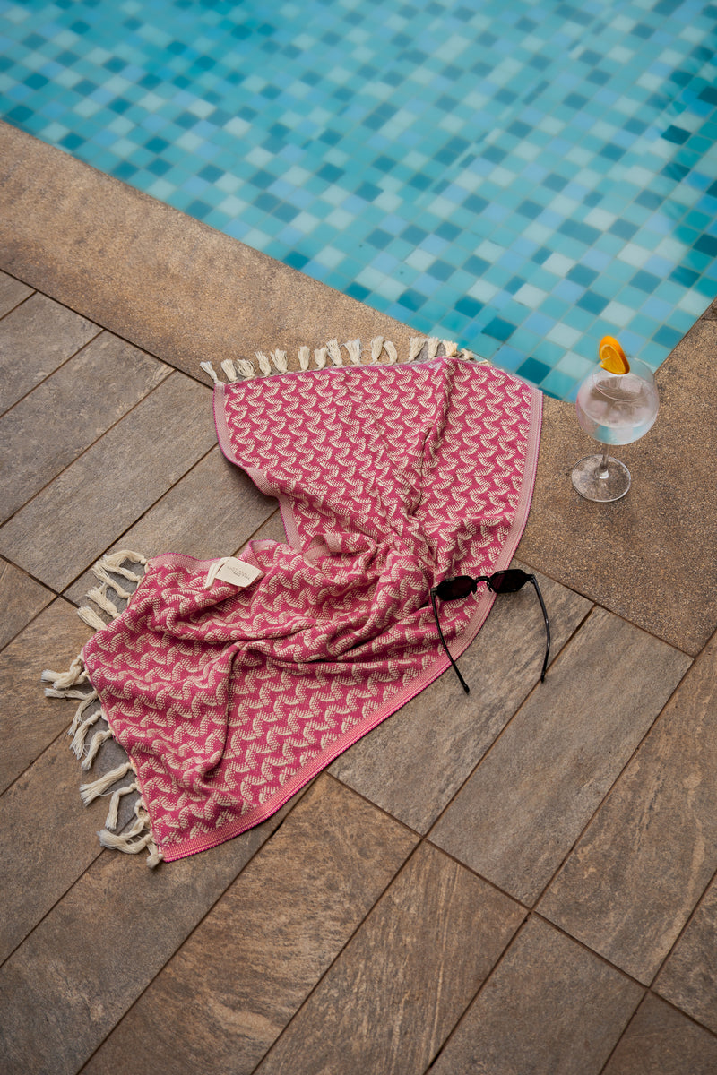 Silent Ripple Pure Cotton Hand Towel In Dark Pink